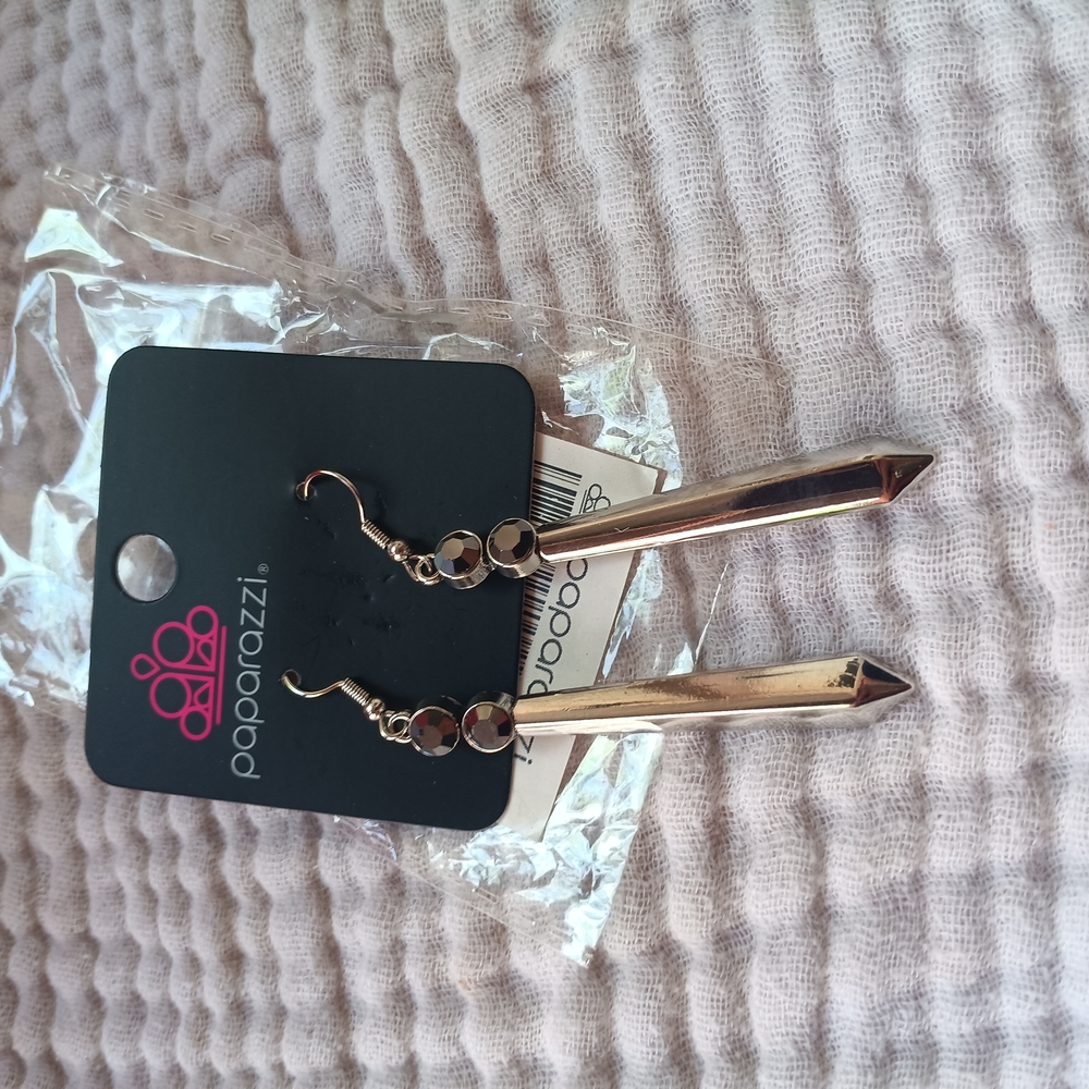 Paparazzi Chic Gold Earrings